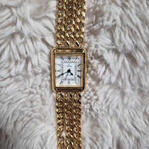 Vintage Cheval Watch Gold Tone Chain Band Streetwear Chic Office Siren Work ✨️💫